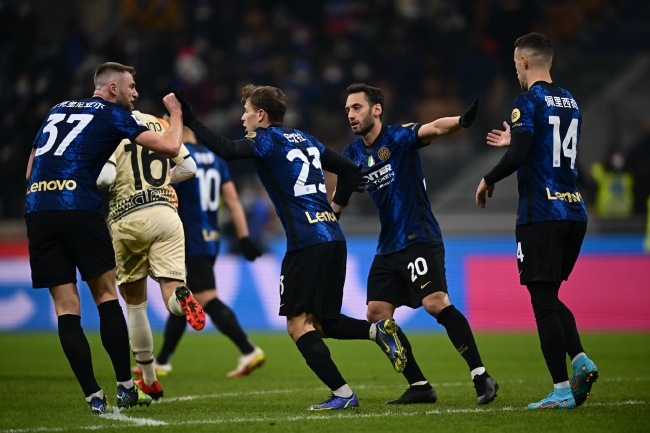 梅开二度！《剑与远征：启程》摘下年度iPhone游戏桂冠