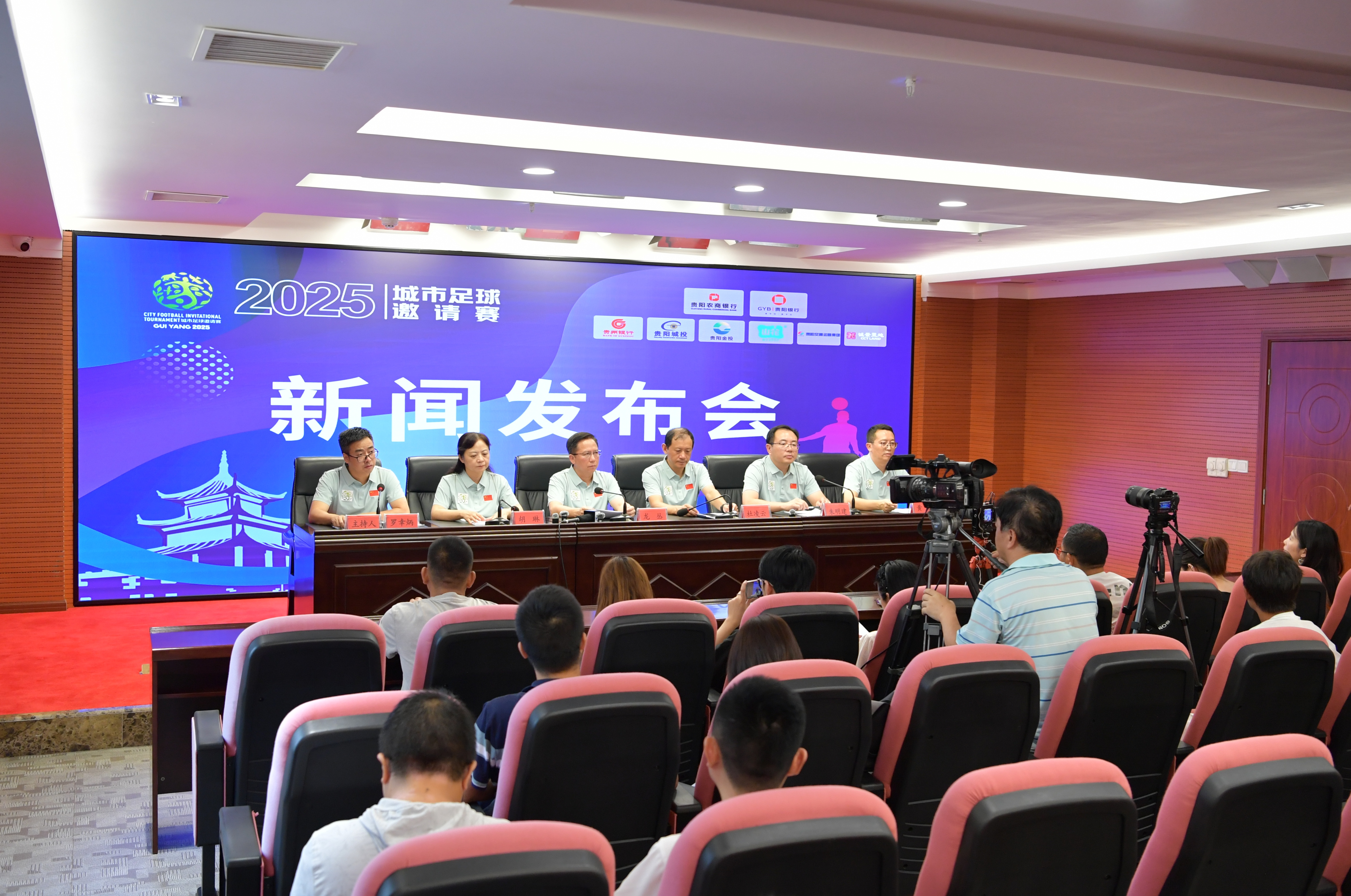 森林无同木 蓝月有同庆